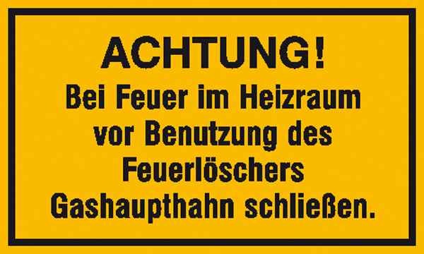 Hinweisschild Achtung! Bei Feuer im Heizraum vor Benutzung des Feuerlöschers Gashaupthahn schließen